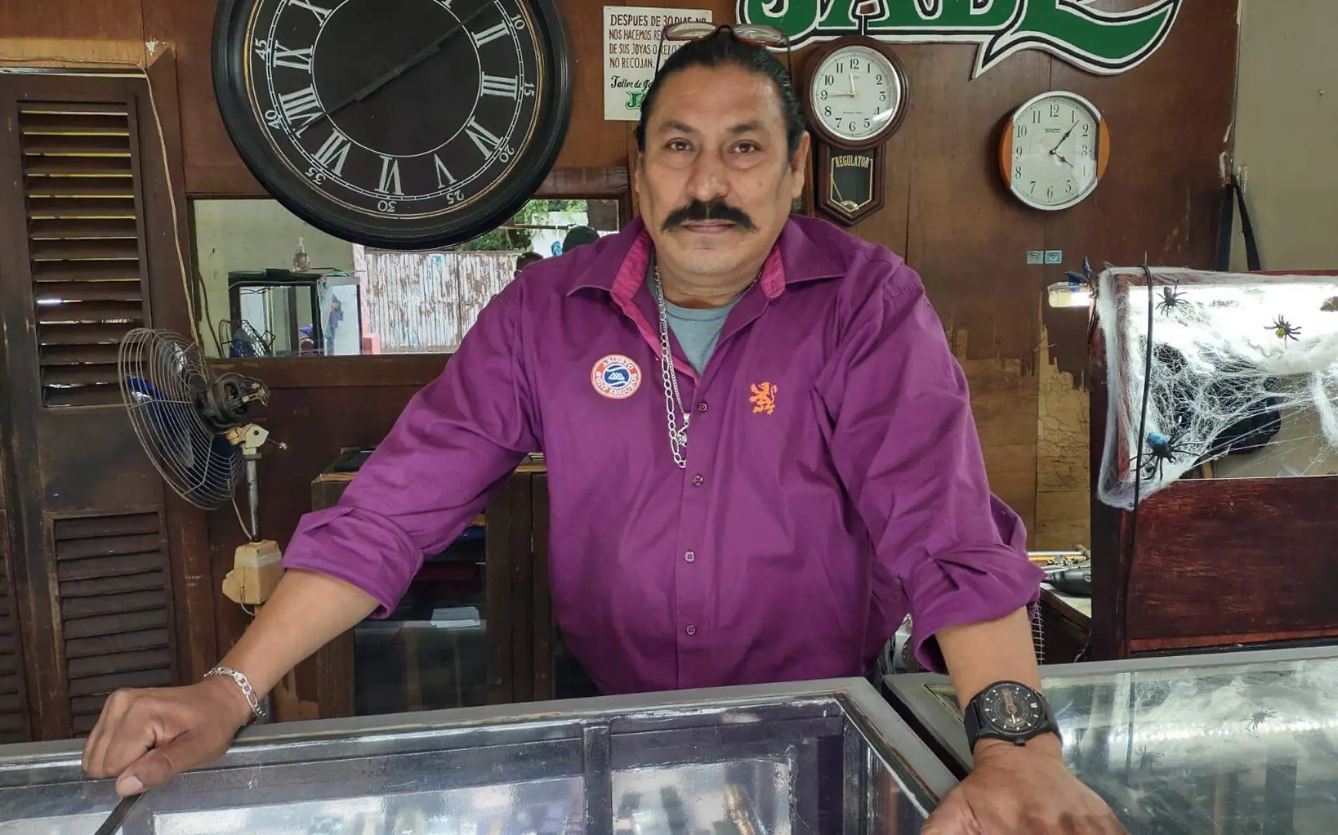 Taller de relojeros, un oficio que sobrevive en Ciudad Madero  